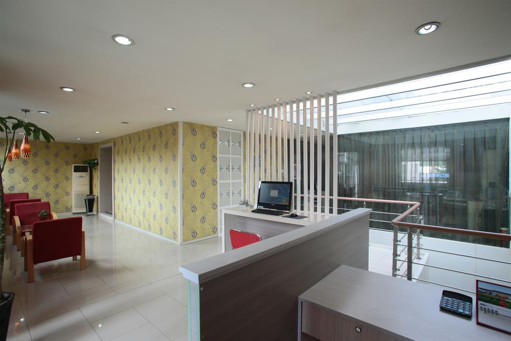 Qingdao Renjia Bussiness Hotel Exterior photo